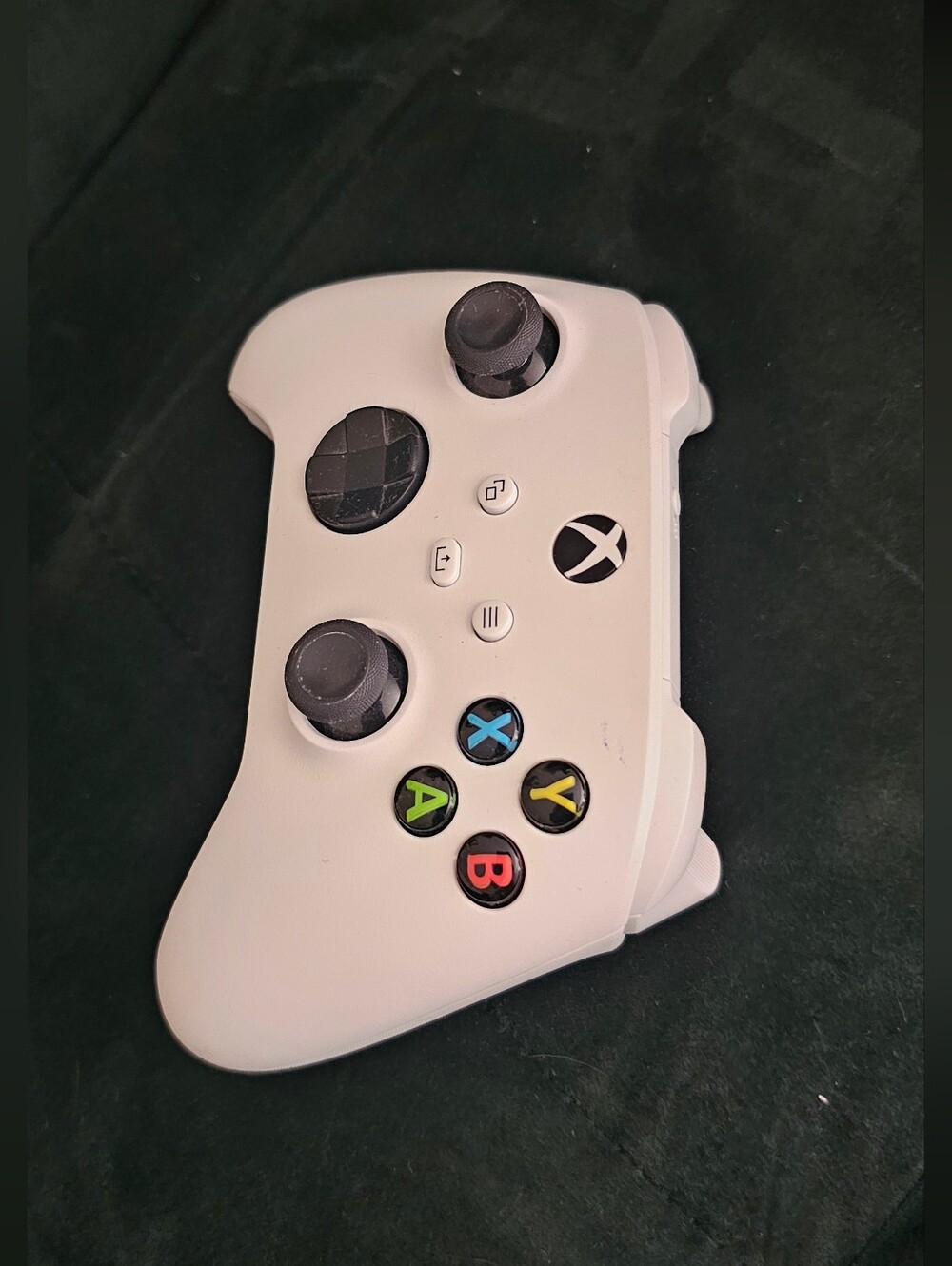 Xbox One Bundle (Console,Controller,Game,Cable) - Picture 9 of 12